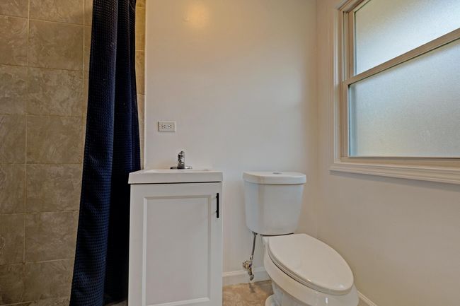 32) Great Room Bathroom | Image 17