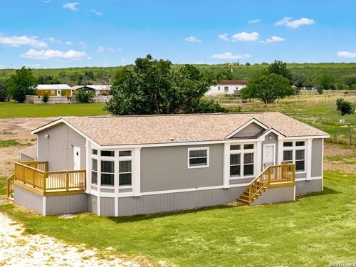 407 High Ridge Dr, Seguin, TX, 78155-9597 | Card Image