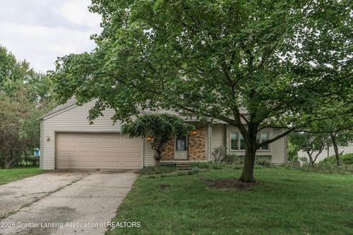 5618 Bearcreek Dr, Lansing, MI, 48917-1425 | Card Image