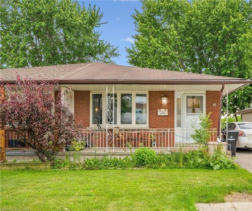 35 Vicmount Dr, Kitchener, ON, N2M2A2 | Card Image