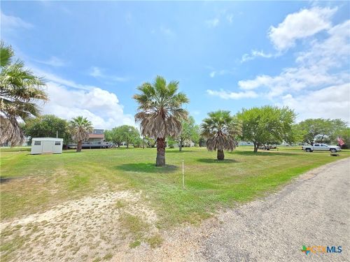 631 W Bayshore Dr, Palacios, TX, 77465-1423 | Card Image