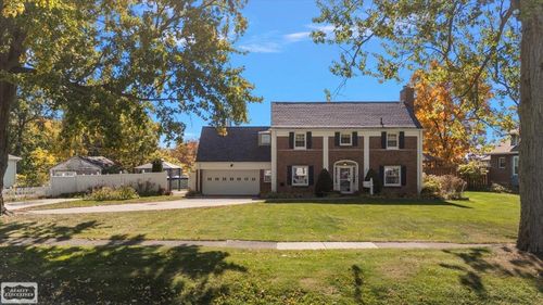 102 1st St, Yale, MI, 48097-2802 | Card Image