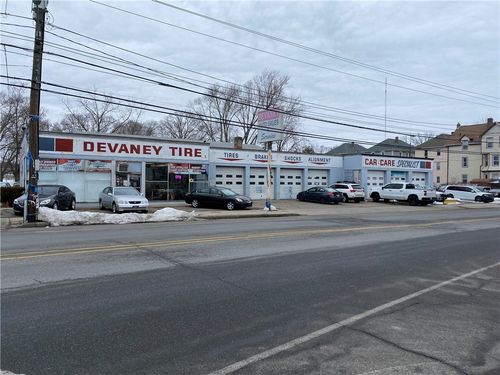 741 N Broadway, East Providence, RI, 02914-3542 | Card Image