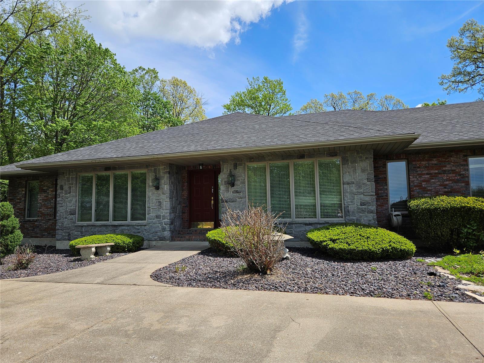El Rancho Dr, Hannibal, MO 63401