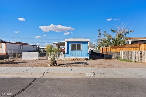 213 Navajo Dr, Henderson, NV, 89015-5517 | Card Image