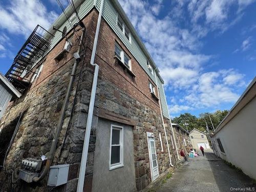 13 Mountain Ave, Highland Fls, NY, 10928-1712 | Card Image