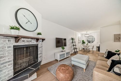 2204-4001b 49 St Nw, Calgary, AB, T3A2C9 | Card Image