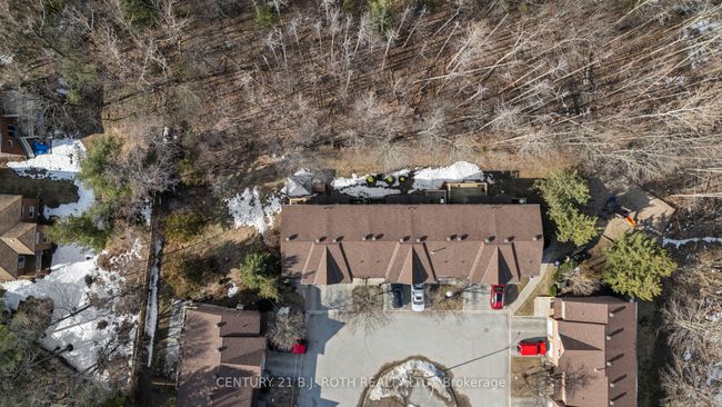 9 Evergreen Crt, Condo with 3 bedrooms, 3 bathrooms and 1 parking in Barrie ON | Image 35