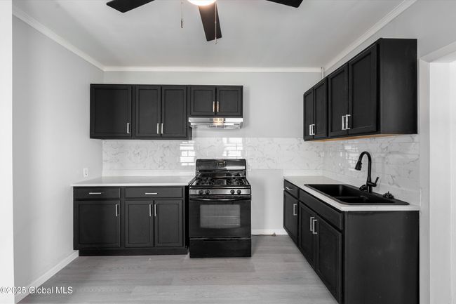 556 Clarendon St, House other with 2 bedrooms, 1 bathrooms and 2 parking in Schenectady NY | Image 13