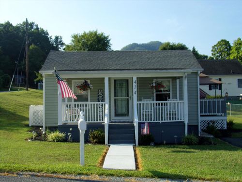 414 E 3rd St, Buena Vista, VA, 24416-3409 | Card Image