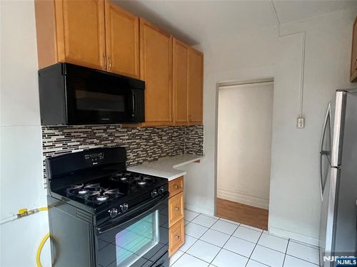 10 Hilliard Ave, Edgewater, NJ, 07020-1273 | Card Image