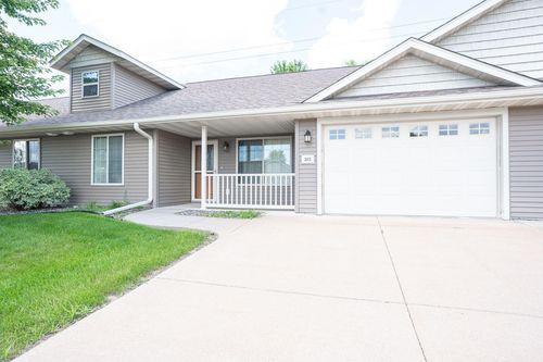 303 Grant St, Holmen, WI, 54636-8614 | Card Image
