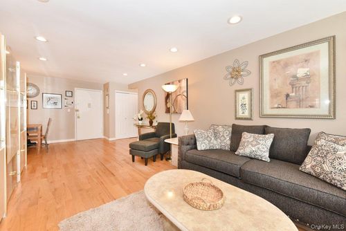 1c-2 Birchwood Ct, Mineola, NY, 11501-4505 | Card Image