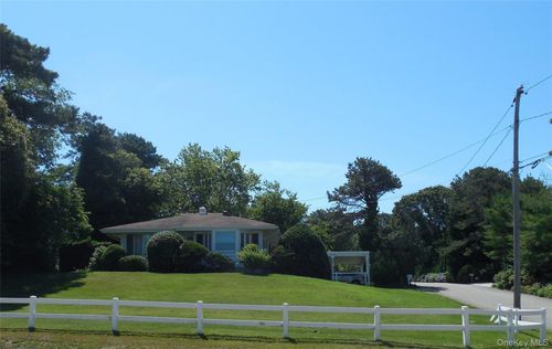 3 Windmill Ln, Hampton Bays, NY, 11946-1533 | Card Image