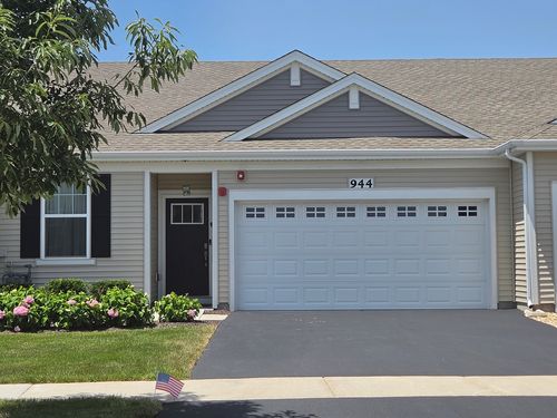944 Darwin St, North Aurora, IL, 60542-1070 | Card Image