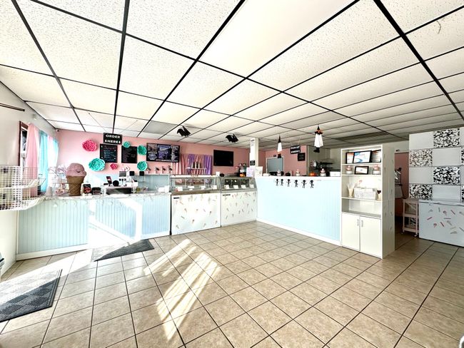 The ice cream parlor | Image 13