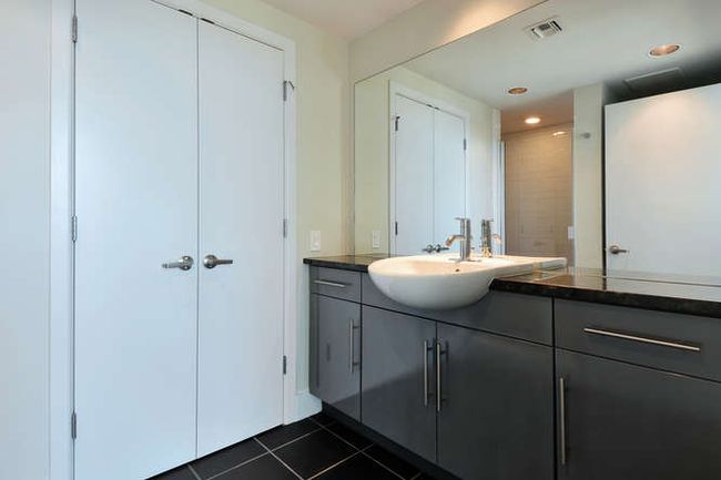 APT-1703 - 300 Bowie St, Condo with 2 bedrooms, 2 bathrooms and 2 parking in Austin TX | Image 8
