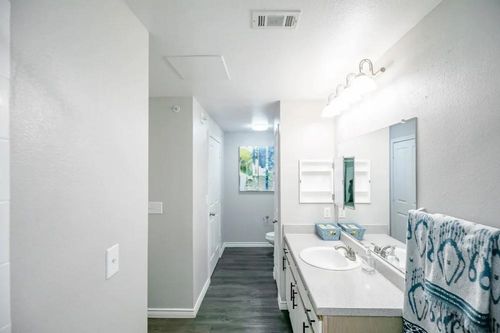 935-6710 Babcock Rd, San Antonio, TX, 78249-2890 | Card Image