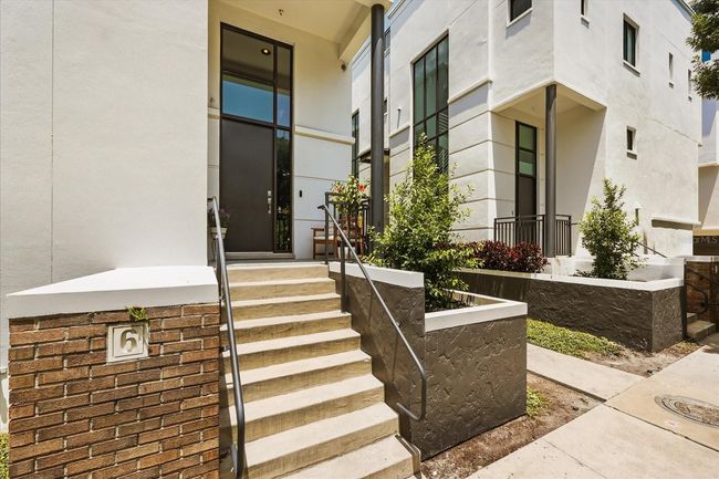 Front Door Entry | Image 37