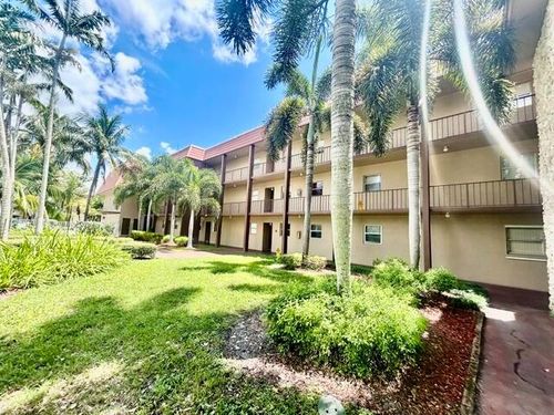 115-120 Sparrow Dr, Royal Palm Beach, FL, 33411-1678 | Card Image