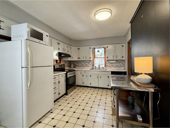 39 Converse Ct, House other with 3 bedrooms, 2 bathrooms and null parking in Burlington VT | Image 9