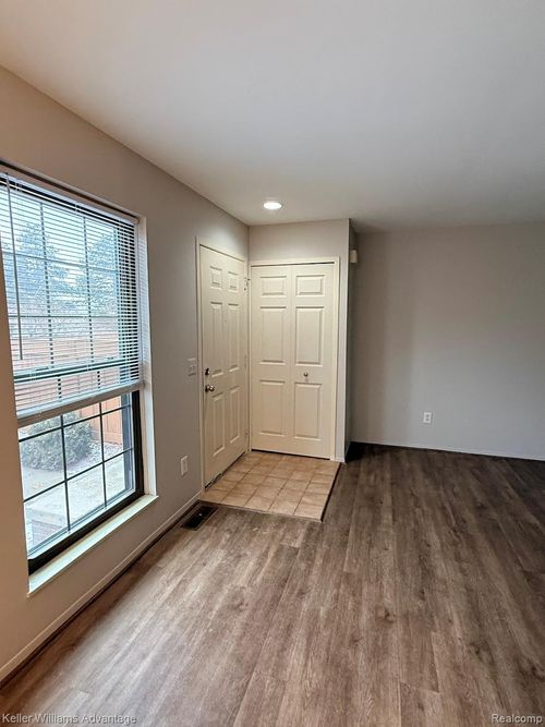 146-22242 Edgewater, Novi, MI, 48375-5015 | Card Image