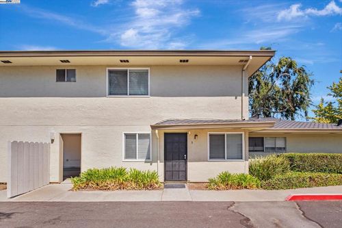2141 Swan Ct, Union City, CA, 94587-4564 | Card Image