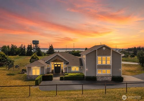2746 Taylor Rd, Oak Harbor, WA, 98277-7503 | Card Image