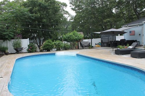 21 Holzman Dr, Hampton Bays, NY, 11946-1977 | Card Image
