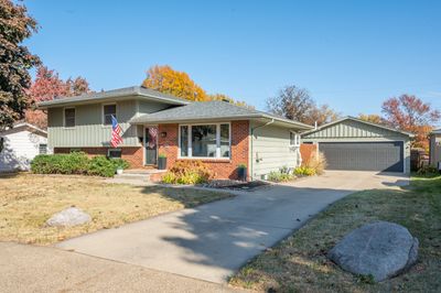 817 Se Innsbruck Drive, Home with 4 bedrooms, 2 bathrooms and null parking in Ankeny IA | Image 1