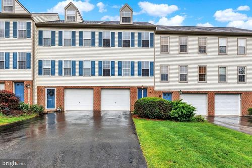 1112 Hearthridge Ln, YORK, PA, 17404-7818 | Card Image