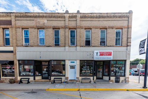 147 S Broadway, Wells, MN, 56097-1627 | Card Image