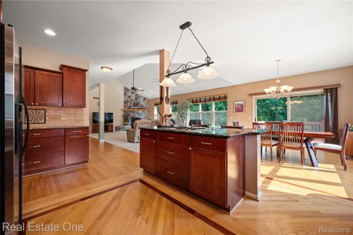 5580 Birch Ln, Springfld Twp, MI, 48350-3332 | Card Image