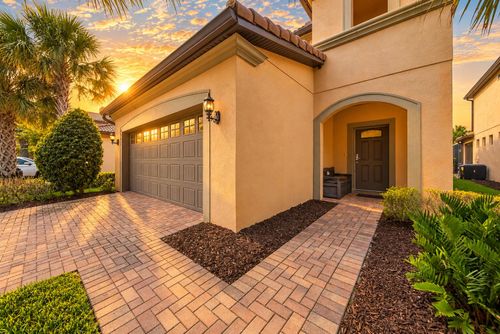 8997 Rhodes St, KISSIMMEE, FL, 34747 | Card Image