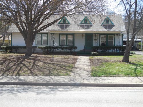 609 W Main St, Ranger, TX, 76470-1222 | Card Image