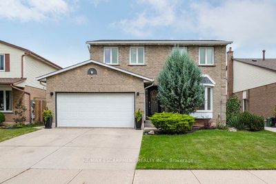 9 Bing Cres, House other with 3 bedrooms, 4 bathrooms and 6 parking in Stoney Creek ON | Image 2