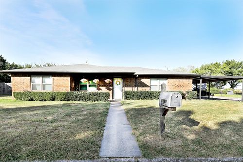 251 Alicia St, Bowie, TX, 76230-6827 | Card Image