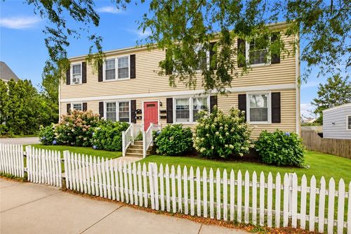 3-45 Hammond St, Newport, RI, 02840-4081 | Card Image