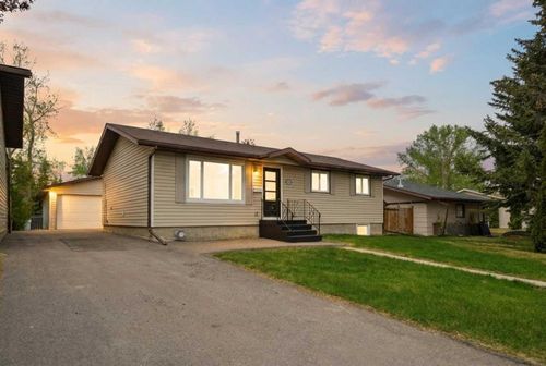 105 Cunningham Cres, Red Deer, AB, T4P2S2 | Card Image