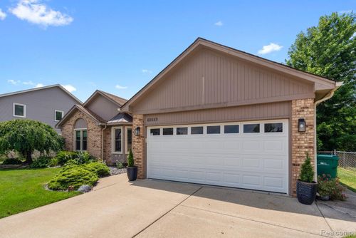 48649 Arnold Dr, Macomb, MI, 48044-5537 | Card Image