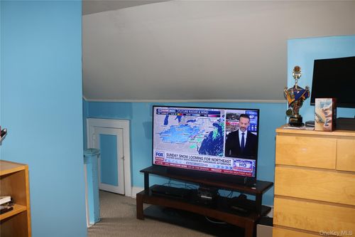 23015 88th Ave, Queens Village, NY, 11427-2622 | Card Image