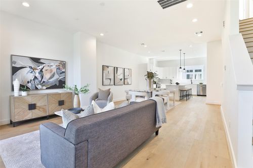 a-1020 W 15th 1/2 St, Houston, TX, 77008-4761 | Card Image
