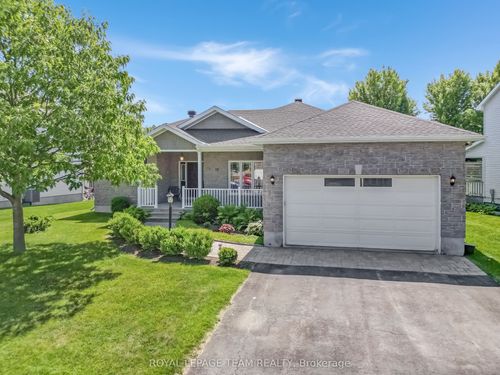 10 Rochelle Dr, Richmond, ON, K0A2Z0 | Card Image