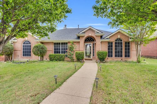 1136 Essex Dr, Cedar Hill, TX, 75104-4106 | Card Image