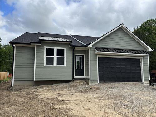 719 Goodlet Cir, Weston, MO, 64098 | Card Image