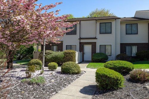 1001 Skyline Dr, Coram, NY, 11727-3672 | Card Image