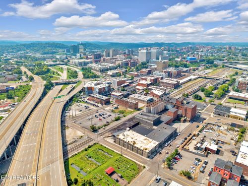 b08-222 N Central St, Knoxville, TN, 37917-7546 | Card Image