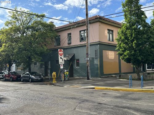 4047 Ne Broadway St, Portland, OR, 97232-1853 | Card Image