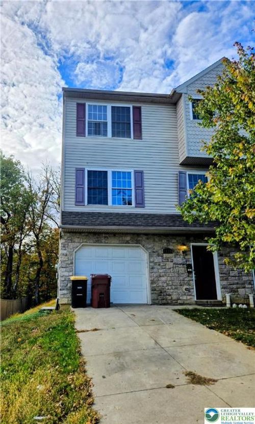 1640 Alta Dr, Whitehall, PA, 18052-5638 | Card Image