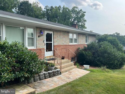 5808 Middleton Ct, Temple Hills, MD, 20748-2314 | Card Image